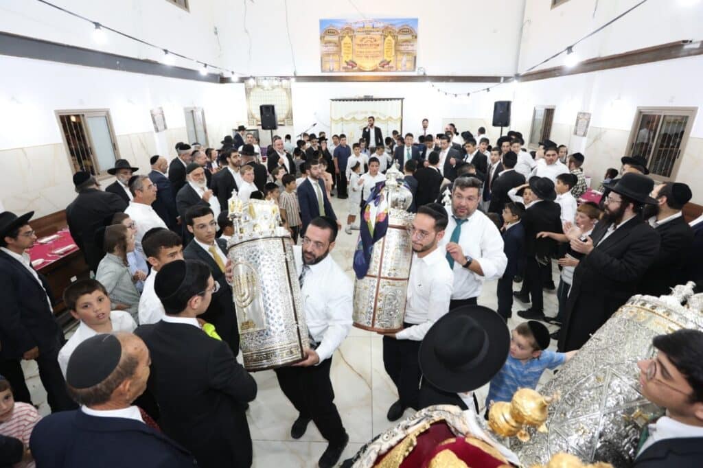 גלריה: בביתר חגגו הכנסת ס"ת לאורות ההלכה גלריה: בביתר חגגו הכנסת ס"ת לאורות ההלכה