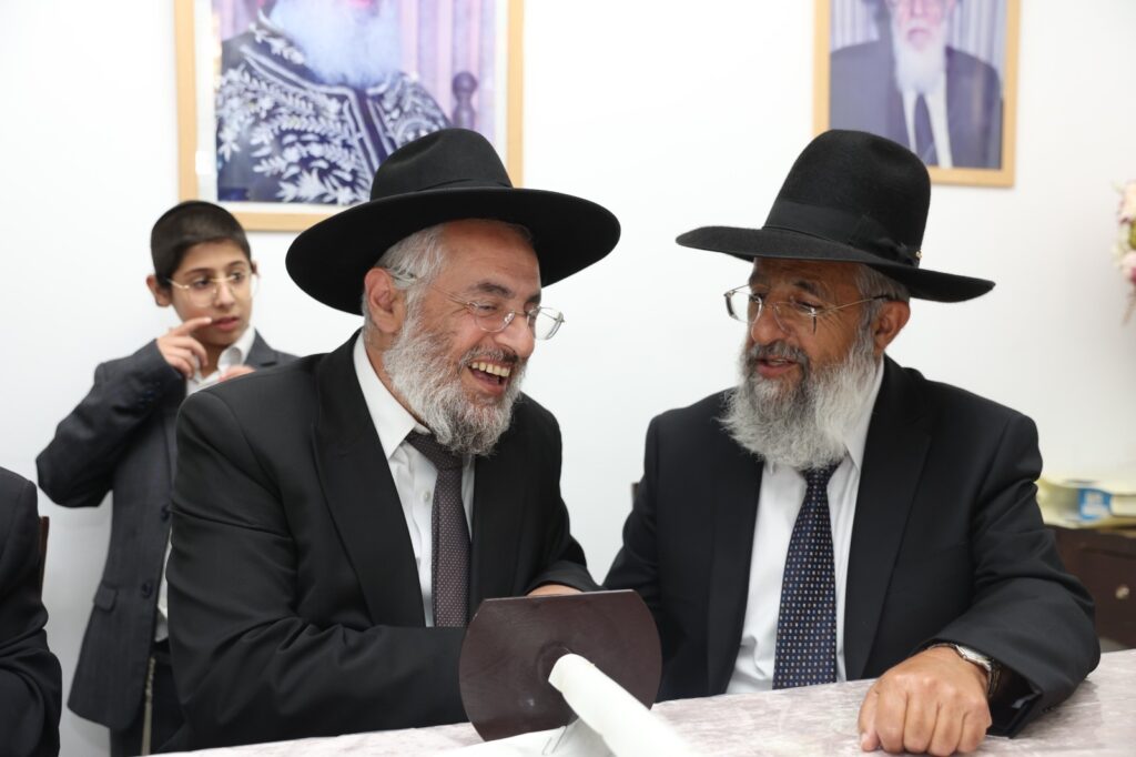 גלריה: בביתר חגגו הכנסת ס"ת לאורות ההלכה גלריה: בביתר חגגו הכנסת ס"ת לאורות ההלכה