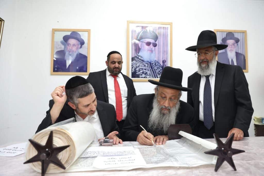 גלריה: בביתר חגגו הכנסת ס"ת לאורות ההלכה גלריה: בביתר חגגו הכנסת ס"ת לאורות ההלכה