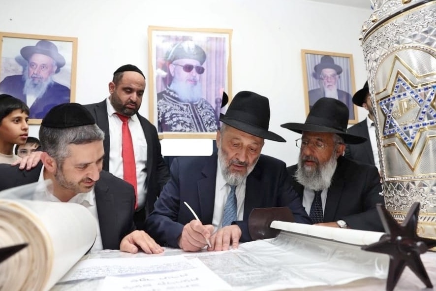 גלריה: בביתר חגגו הכנסת ס"ת לאורות ההלכה גלריה: בביתר חגגו הכנסת ס"ת לאורות ההלכה