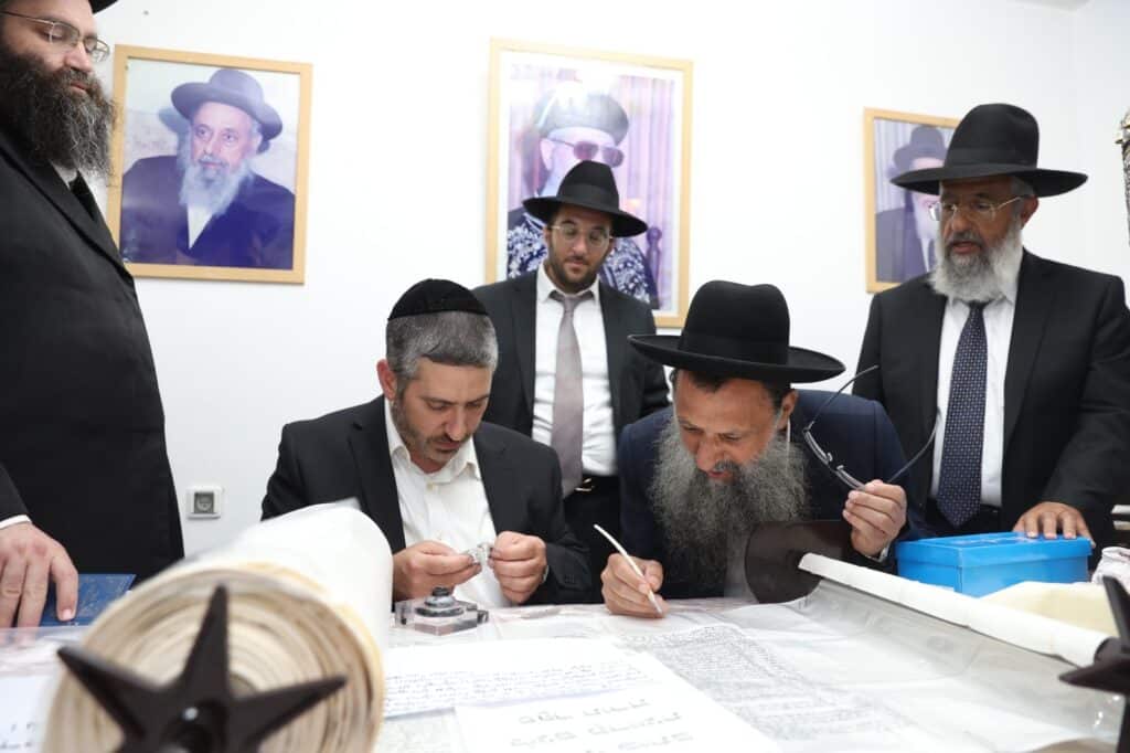 גלריה: בביתר חגגו הכנסת ס"ת לאורות ההלכה גלריה: בביתר חגגו הכנסת ס"ת לאורות ההלכה