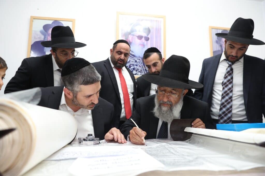 גלריה: בביתר חגגו הכנסת ס"ת לאורות ההלכה גלריה: בביתר חגגו הכנסת ס"ת לאורות ההלכה