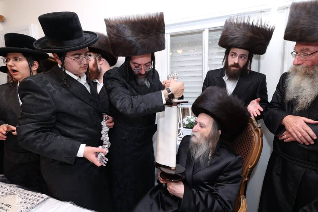 הנגיד הכניס ס"ת להיכל ישיבת 'אוהל שמעון' ערלוי