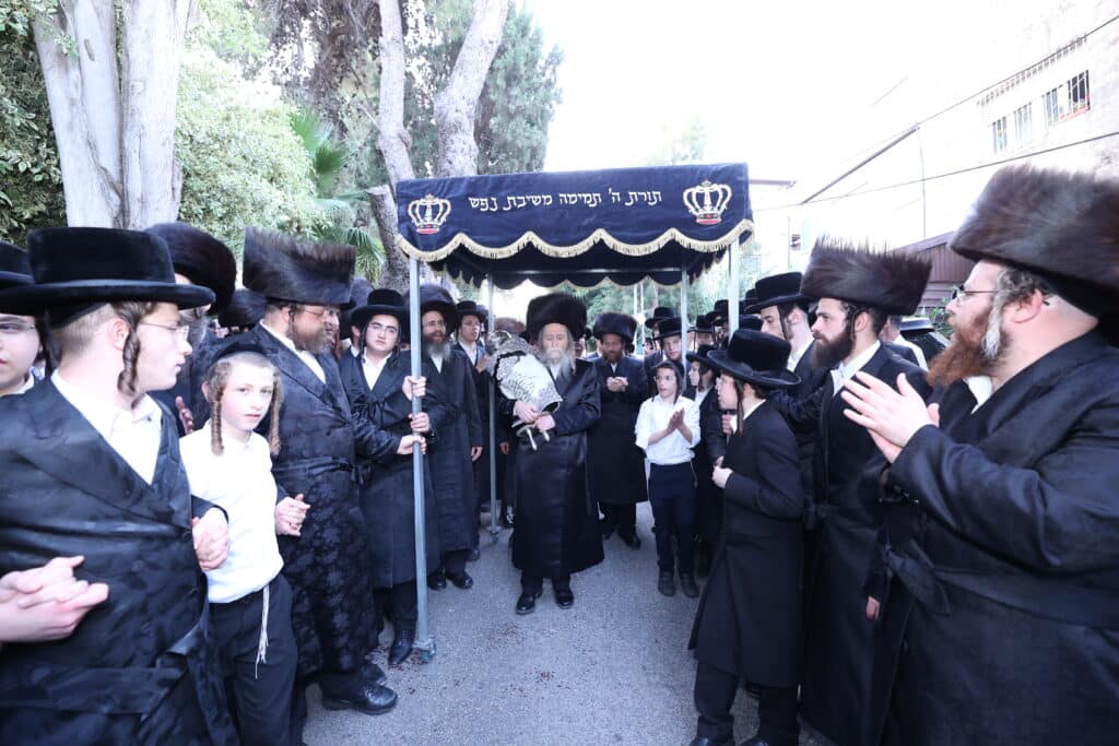 הנגיד הכניס ס"ת להיכל ישיבת 'אוהל שמעון' ערלוי