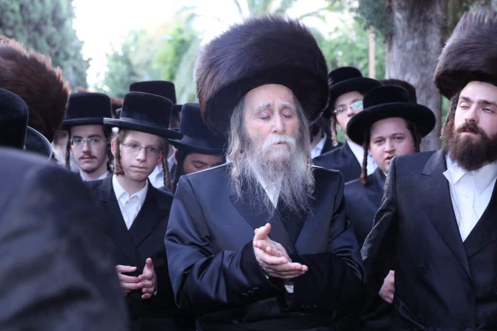 הנגיד הכניס ס"ת להיכל ישיבת 'אוהל שמעון' ערלוי