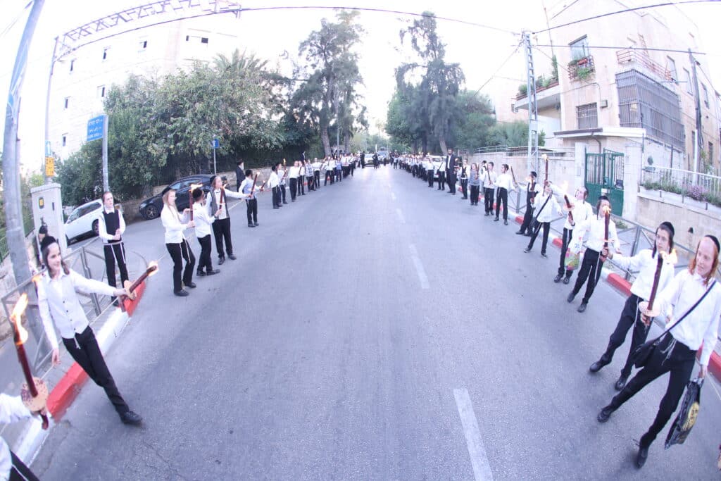 הנגיד הכניס ס"ת להיכל ישיבת 'אוהל שמעון' ערלוי