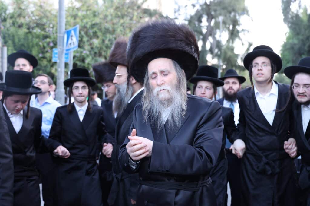 הנגיד הכניס ס"ת להיכל ישיבת 'אוהל שמעון' ערלוי