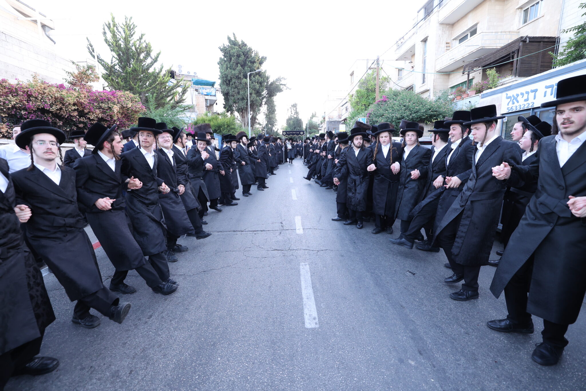 הנגיד הכניס ס"ת להיכל ישיבת 'אוהל שמעון' ערלוי