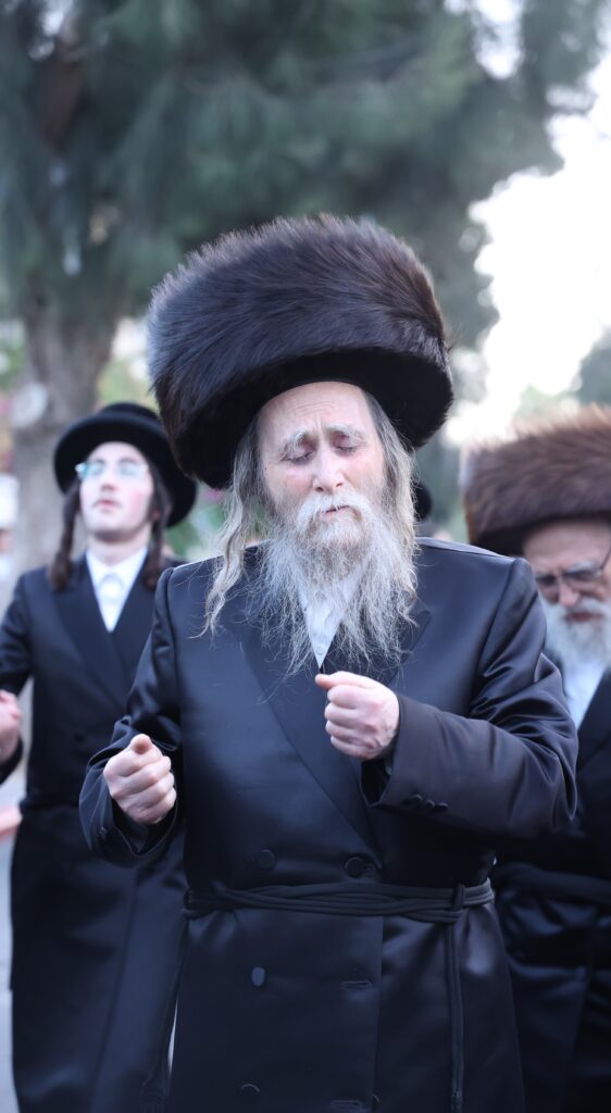 הנגיד הכניס ס"ת להיכל ישיבת 'אוהל שמעון' ערלוי