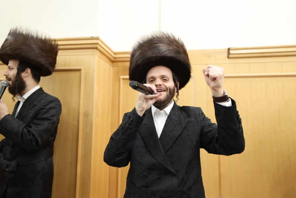 הנגיד הכניס ס"ת להיכל ישיבת 'אוהל שמעון' ערלוי