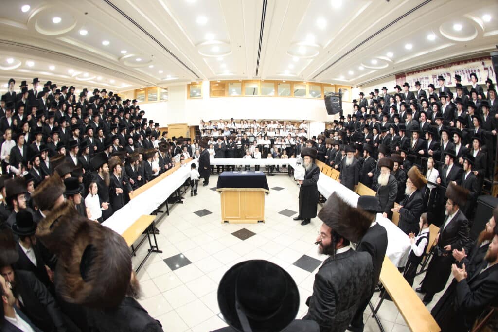 הנגיד הכניס ס"ת להיכל ישיבת 'אוהל שמעון' ערלוי