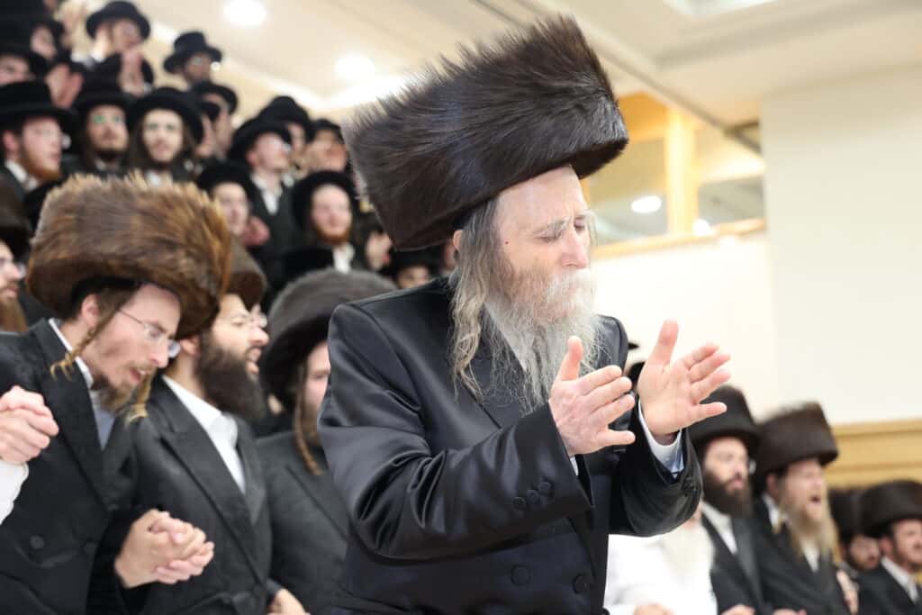 הנגיד הכניס ס"ת להיכל ישיבת 'אוהל שמעון' ערלוי