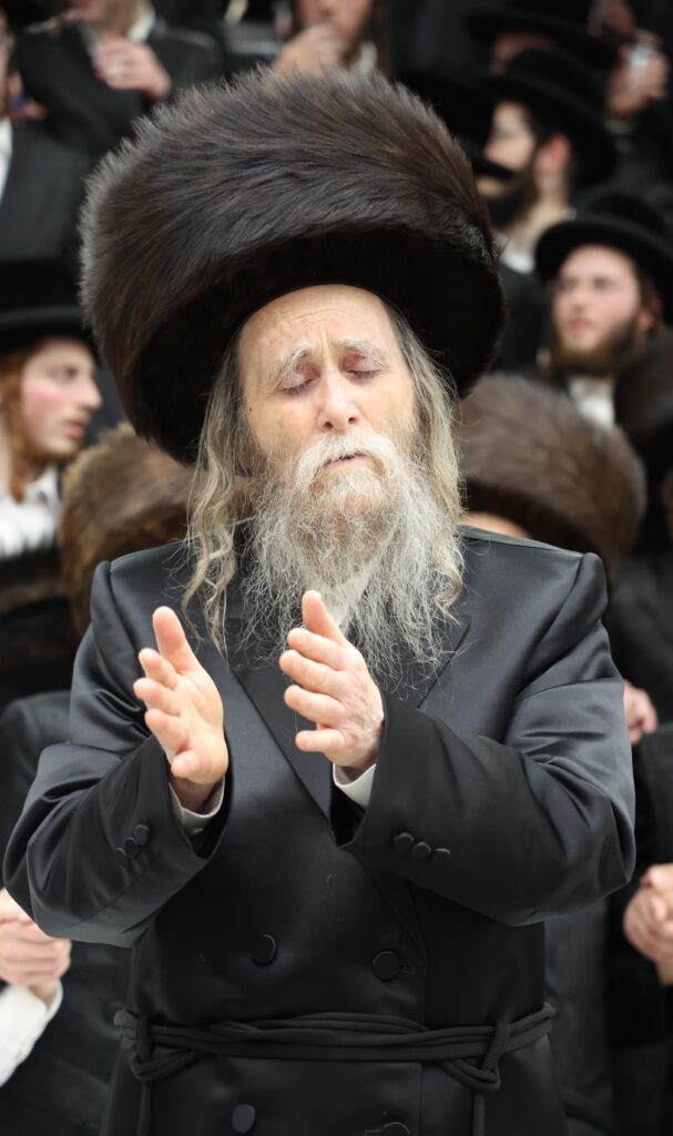 הנגיד הכניס ס"ת להיכל ישיבת 'אוהל שמעון' ערלוי