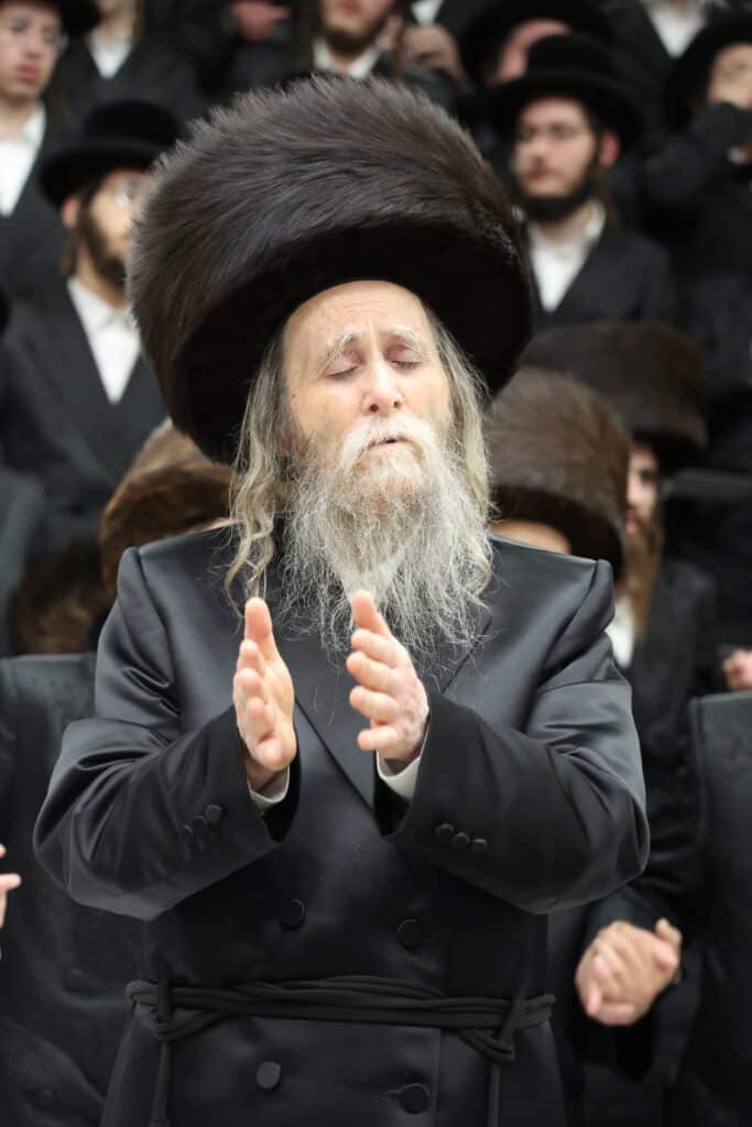 הנגיד הכניס ס"ת להיכל ישיבת 'אוהל שמעון' ערלוי