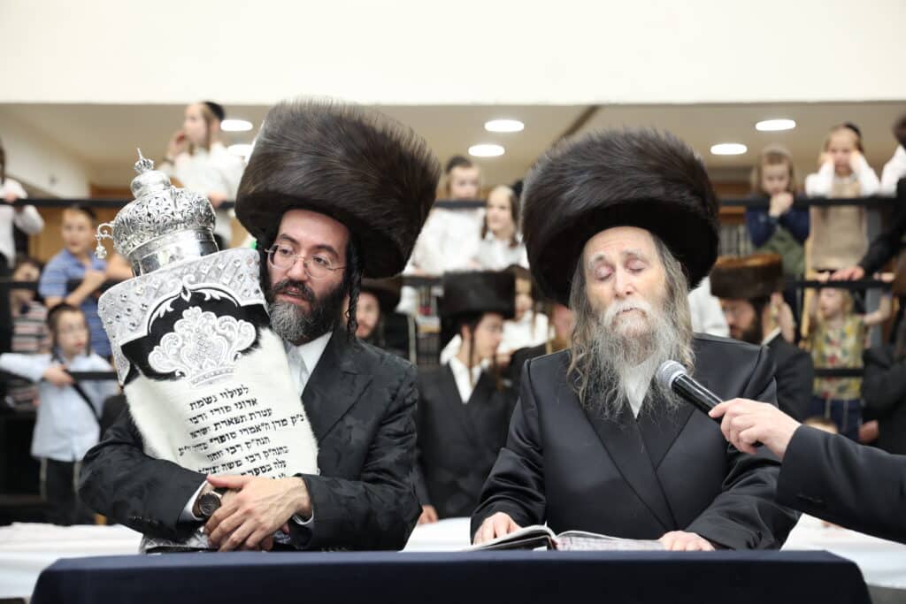 הנגיד הכניס ס"ת להיכל ישיבת 'אוהל שמעון' ערלוי