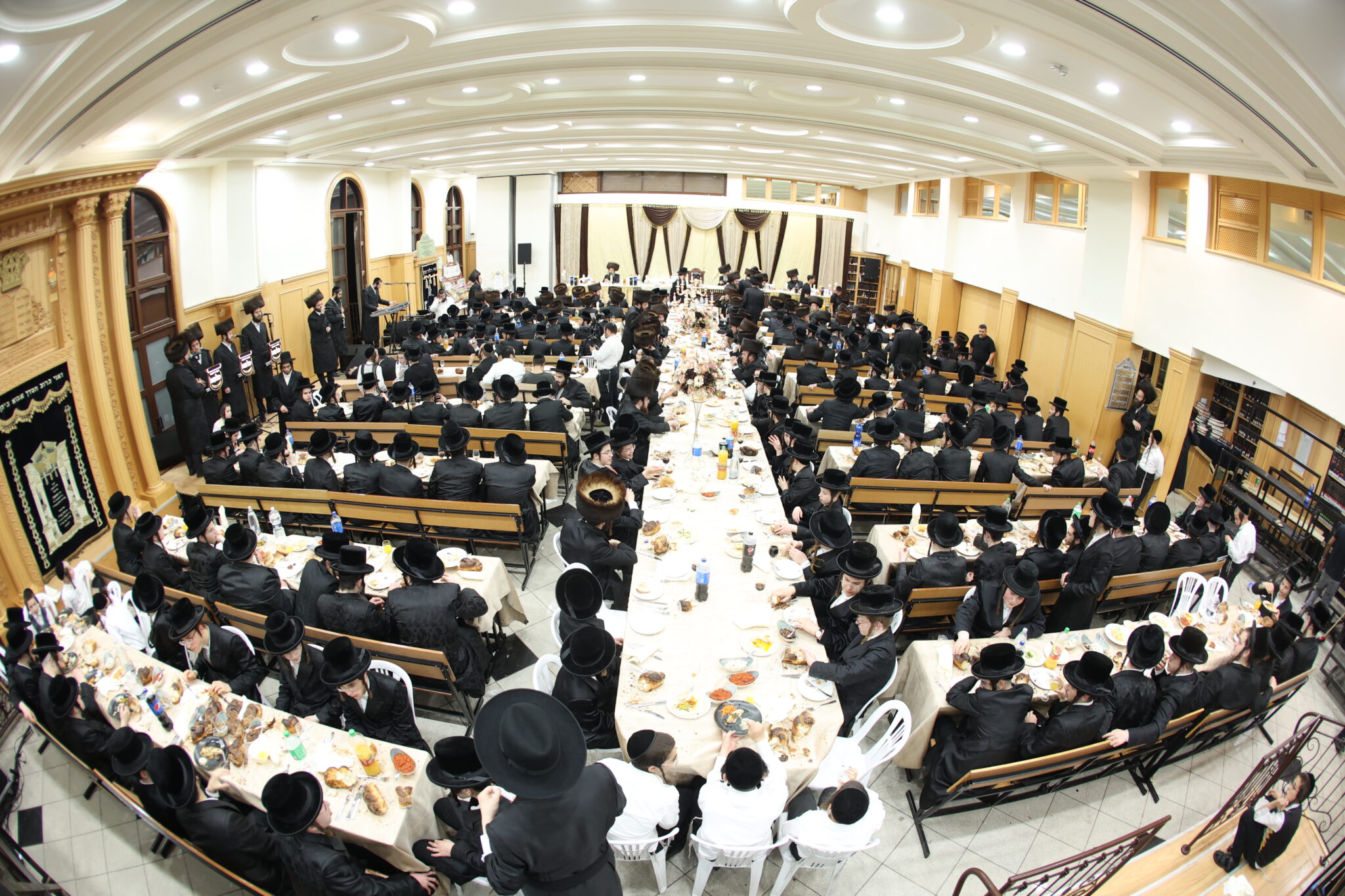 הנגיד הכניס ס"ת להיכל ישיבת 'אוהל שמעון' ערלוי