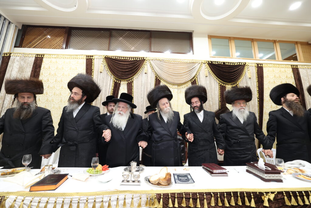 הנגיד הכניס ס"ת להיכל ישיבת 'אוהל שמעון' ערלוי