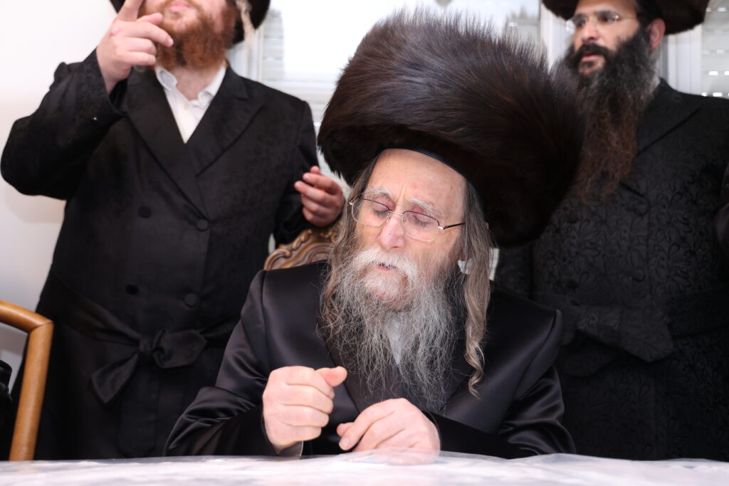 הנגיד הכניס ס"ת להיכל ישיבת 'אוהל שמעון' ערלוי