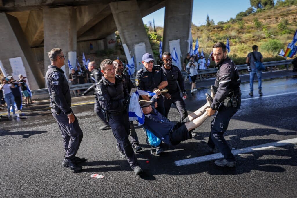 ההפגנות נמשכות: אלפים מתפרעים בקפלן; 72 נעצרו