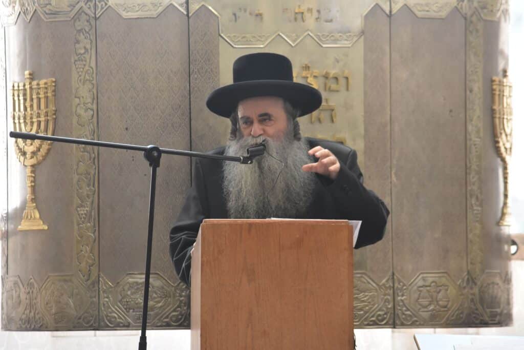 תיעוד: הגאב"ד מסר שיעור ב"צילו של היכל"