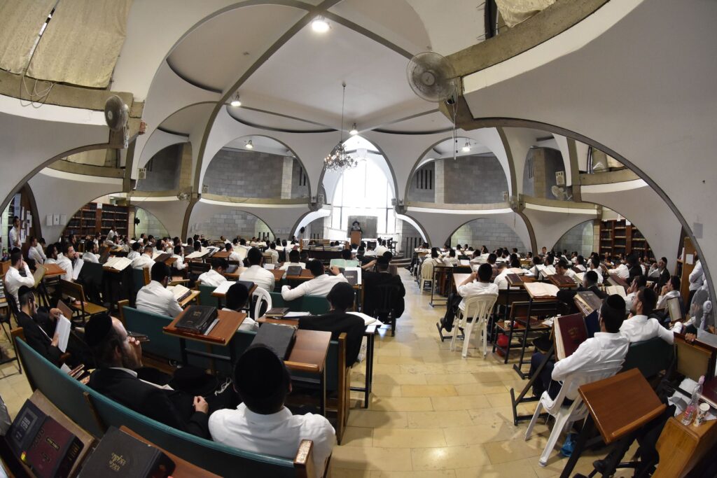 תיעוד: הגאב"ד מסר שיעור ב"צילו של היכל"