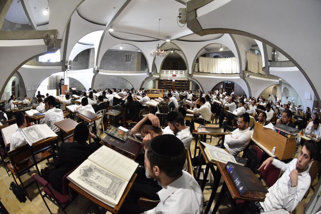 תיעוד: הגאב"ד מסר שיעור ב"צילו של היכל"