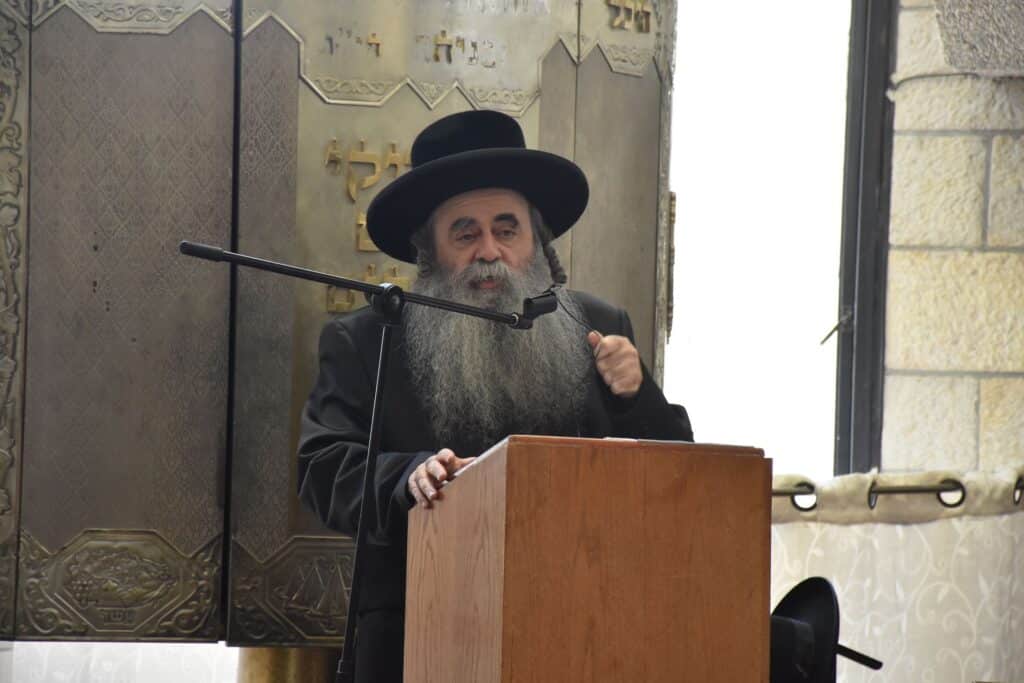 תיעוד: הגאב"ד מסר שיעור ב"צילו של היכל"