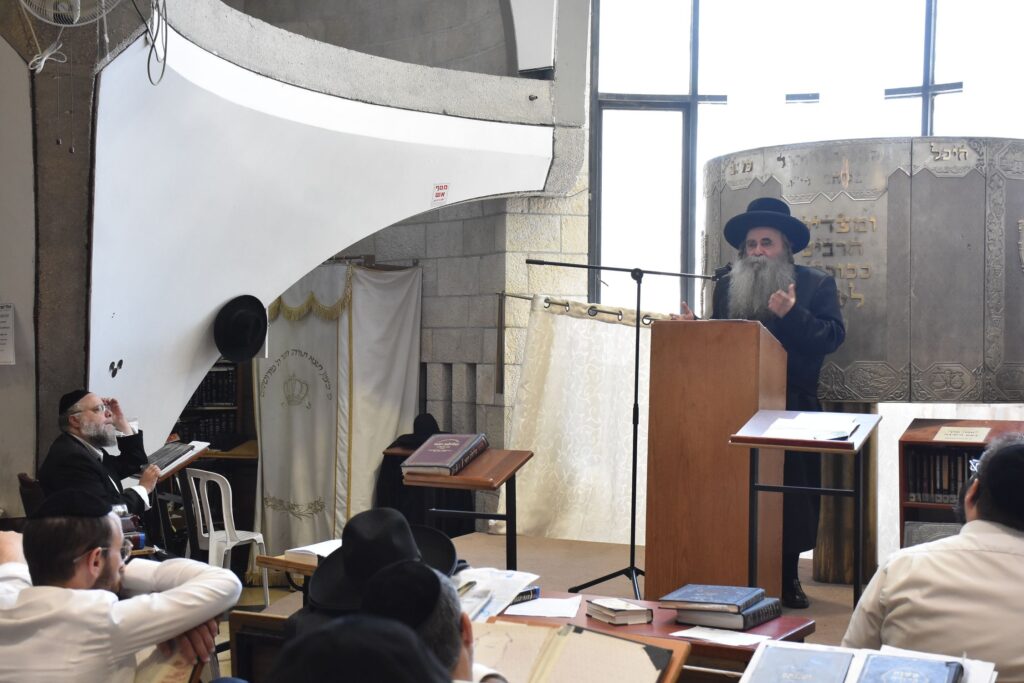 תיעוד: הגאב"ד מסר שיעור ב"צילו של היכל"