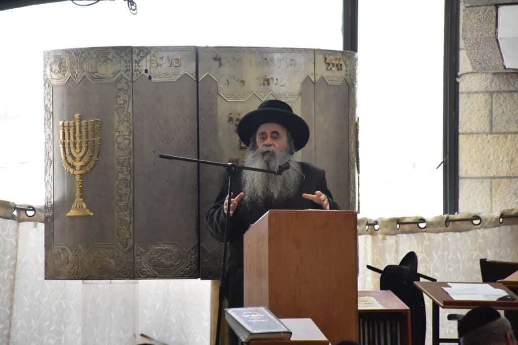 תיעוד: הגאב"ד מסר שיעור ב"צילו של היכל"