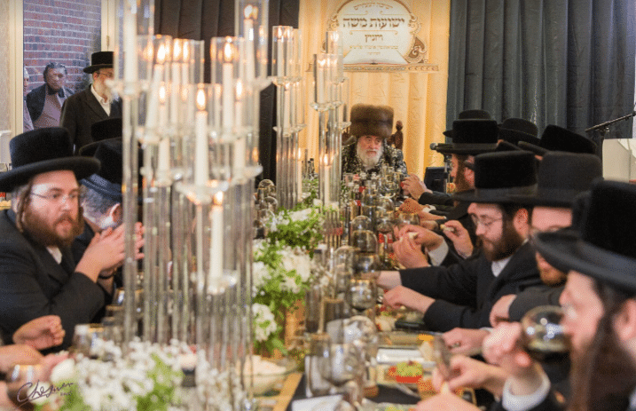 תיעוד: האדמו"ר מויזניץ' ערך 'סעודת מצווה' לנגידים