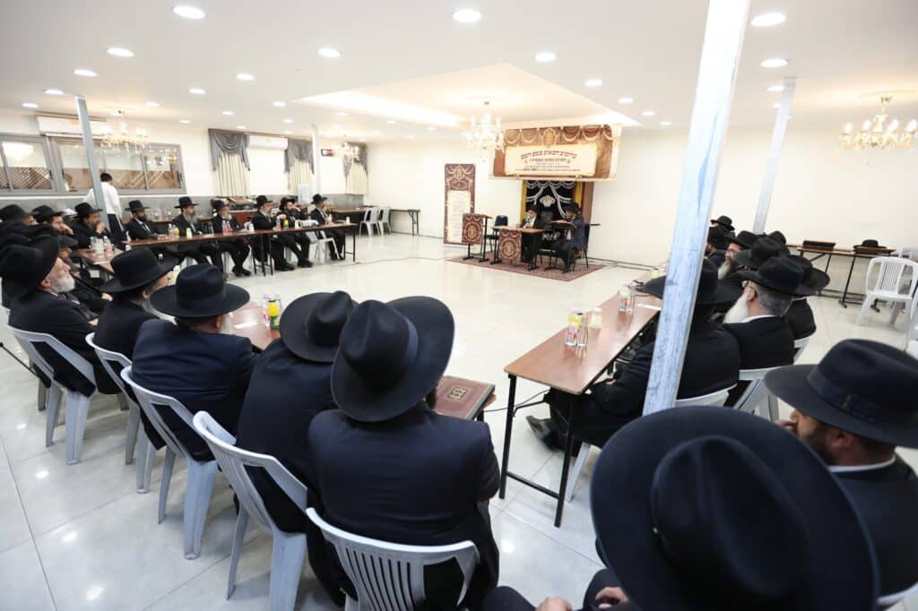 בוועידת החינוך: הגר"מ צדקה דן עם המשגיחים