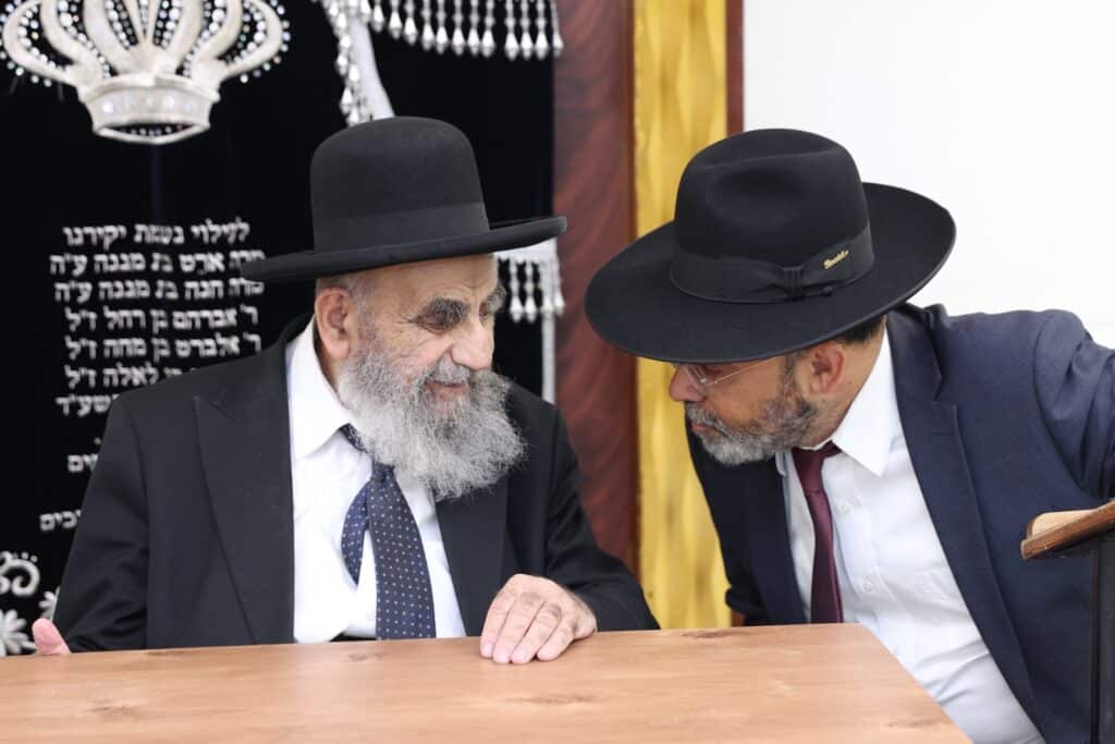 בוועידת החינוך: הגר"מ צדקה דן עם המשגיחים