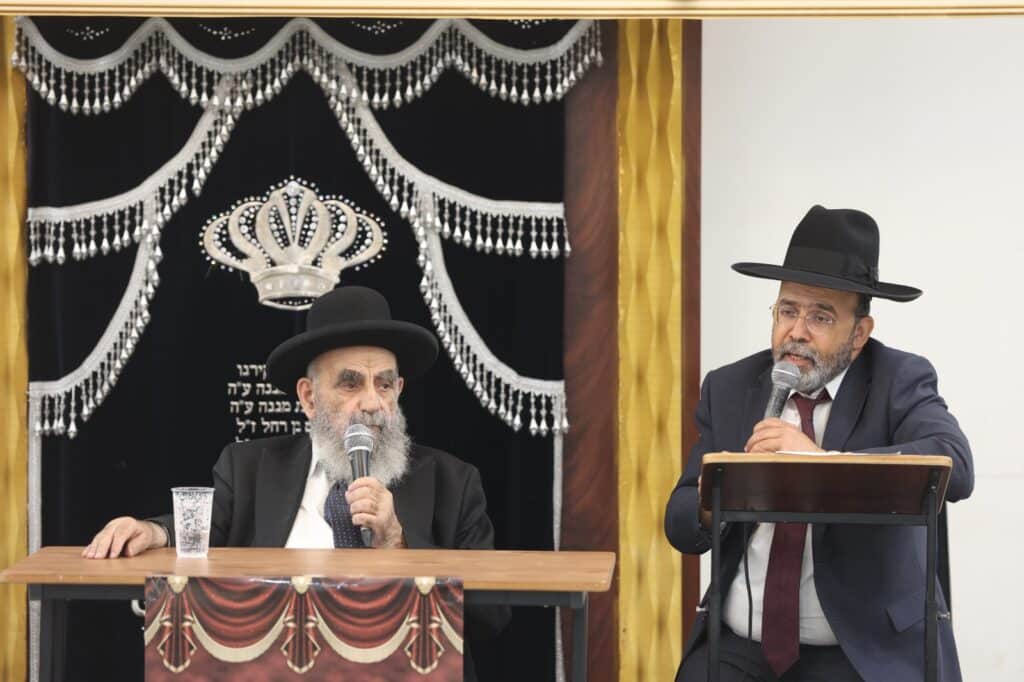 בוועידת החינוך: הגר"מ צדקה דן עם המשגיחים