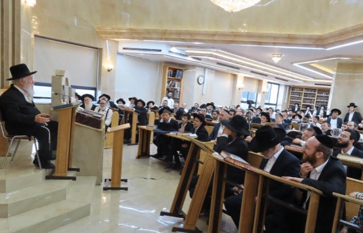 הגר"י זילברשטיין עלה לקברו של חמיו הגרי"ש אלישיב זצוק"ל