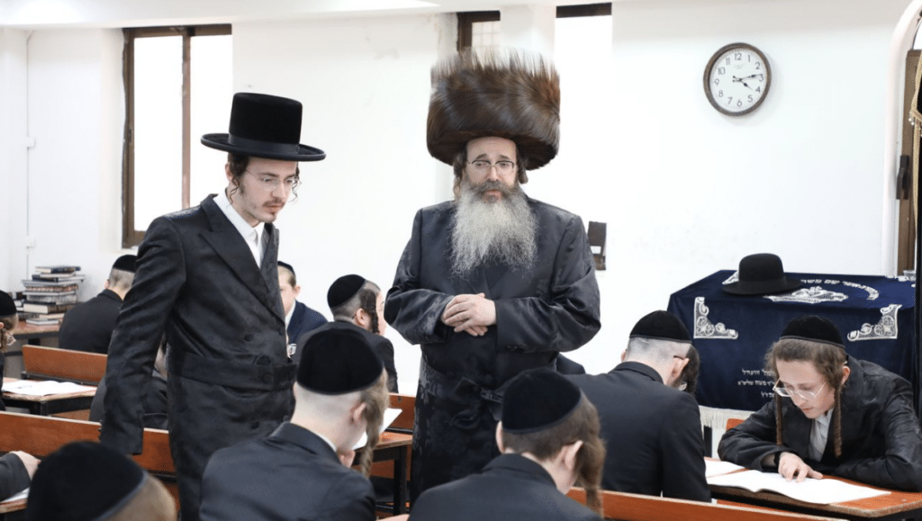  האדמו"ר חיזק את הבחורים שלומדים ביום שישי