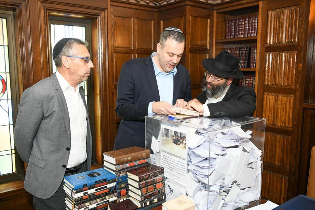 השר זוהר מתחזק את השותפות עם חב"ד למורשת תרבות יהודית השר זוהר מתחזק את השותפות עם חב"ד למורשת תרבות יהודית