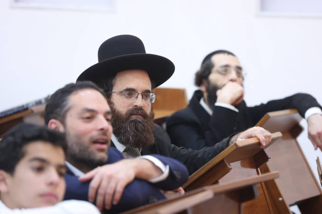 באור לציון התכנסו לזכר מרן הגרב"צ אבא שאול באור לציון התכנסו לזכר מרן הגרב"צ אבא שאול