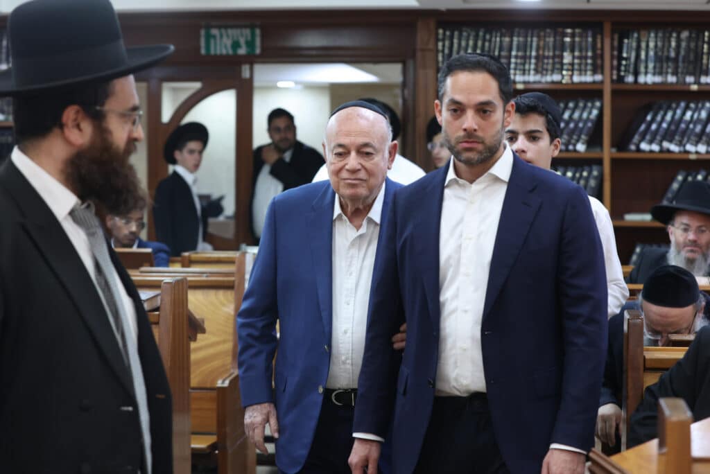 באור לציון התכנסו לזכר מרן הגרב"צ אבא שאול באור לציון התכנסו לזכר מרן הגרב"צ אבא שאול