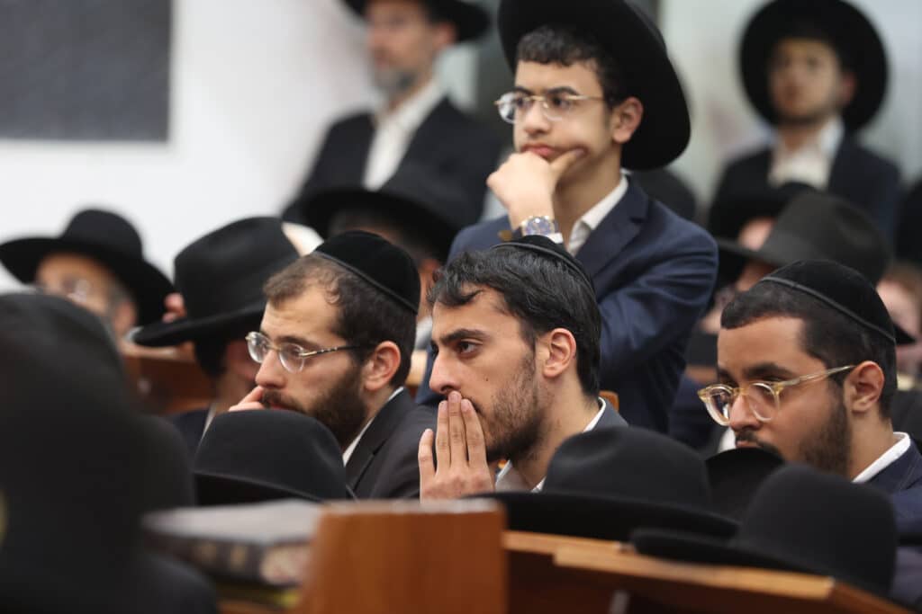 באור לציון התכנסו לזכר מרן הגרב"צ אבא שאול באור לציון התכנסו לזכר מרן הגרב"צ אבא שאול