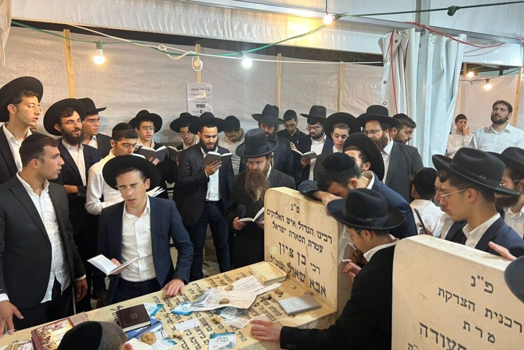 באור לציון התכנסו לזכר מרן הגרב"צ אבא שאול באור לציון התכנסו לזכר מרן הגרב"צ אבא שאול