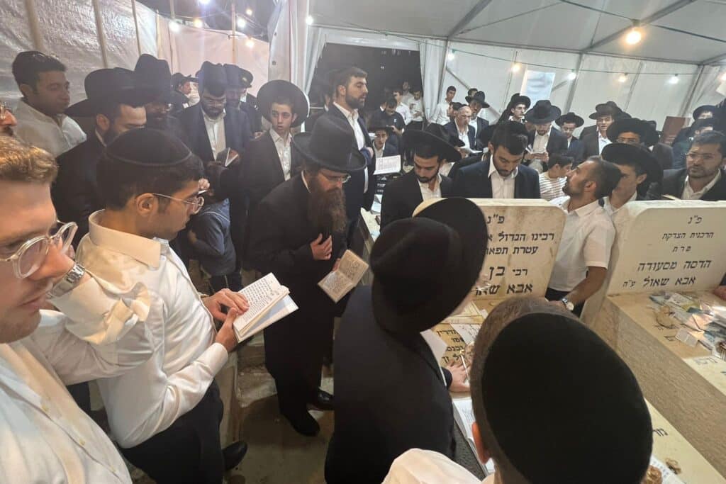 באור לציון התכנסו לזכר מרן הגרב"צ אבא שאול באור לציון התכנסו לזכר מרן הגרב"צ אבא שאול