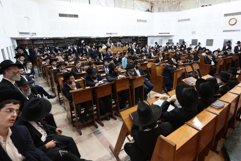 באור לציון התכנסו לזכר מרן הגרב"צ אבא שאול באור לציון התכנסו לזכר מרן הגרב"צ אבא שאול