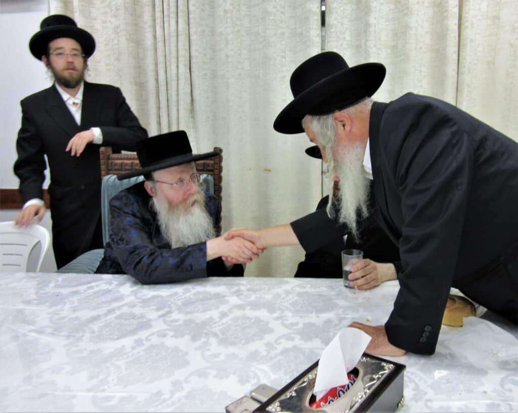 האדמו"ר מקרעטשניף קרית גת ערך את שולחנו לכבוד הסב