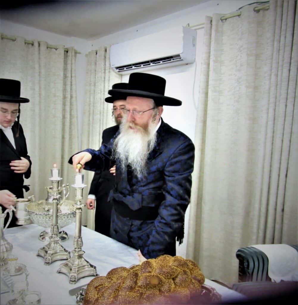 האדמו"ר מקרעטשניף קרית גת ערך את שולחנו לכבוד הסב