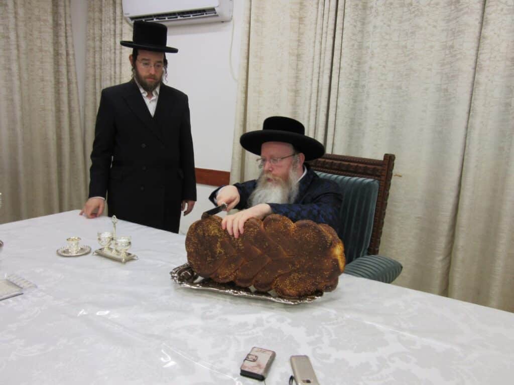 האדמו"ר מקרעטשניף קרית גת ערך את שולחנו לכבוד הסב