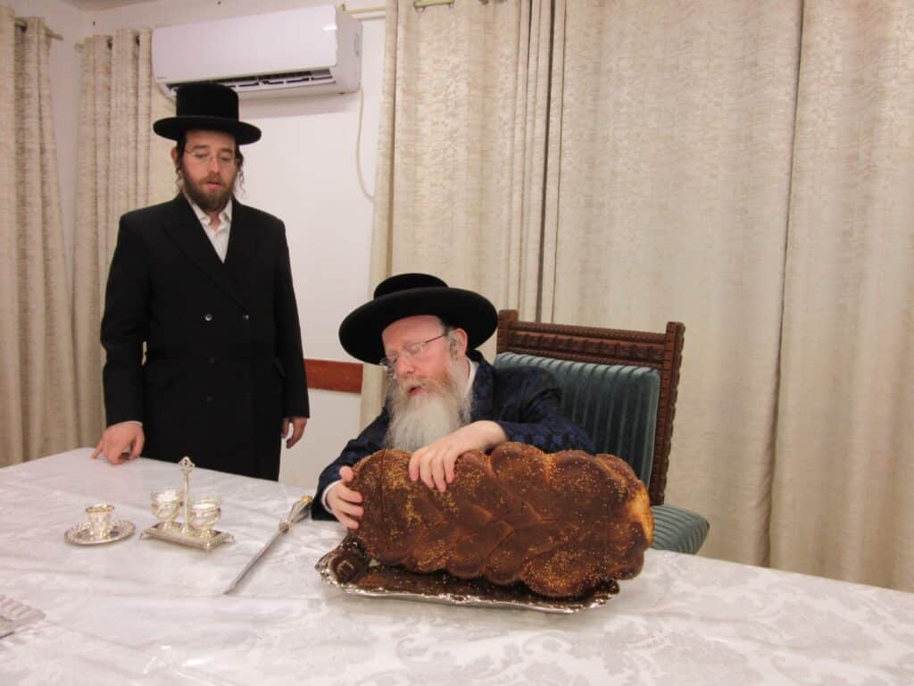 האדמו"ר מקרעטשניף קרית גת ערך את שולחנו לכבוד הסב