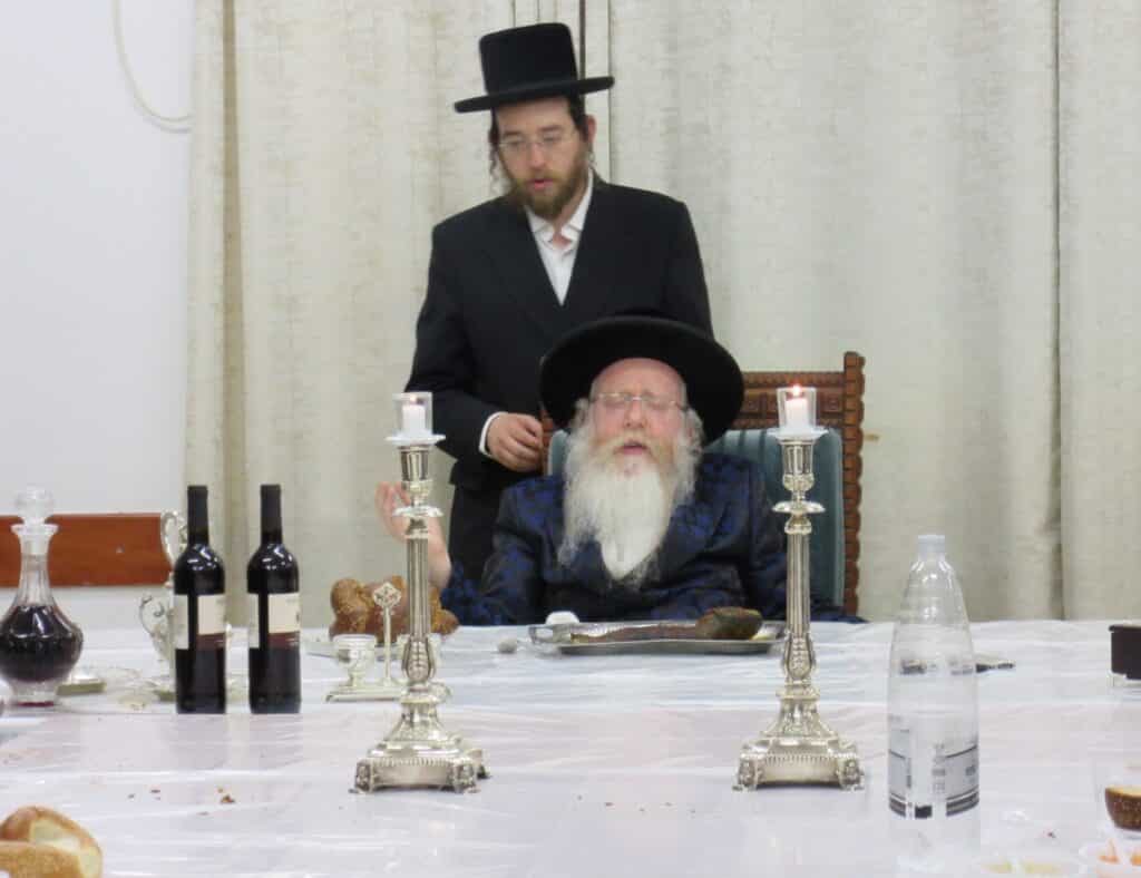 האדמו"ר מקרעטשניף קרית גת ערך את שולחנו לכבוד הסב