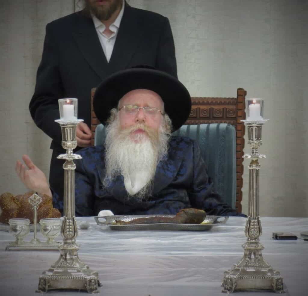 האדמו"ר מקרעטשניף קרית גת ערך את שולחנו לכבוד הסב