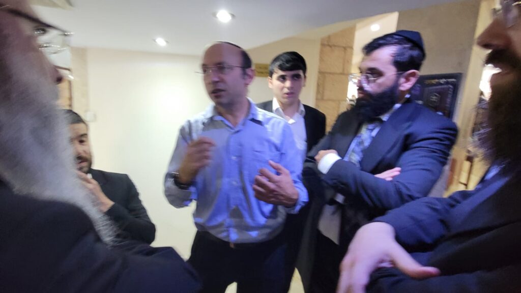 שאלה מורכבת: רבני קו ההלכה התכנסו ליום עיון