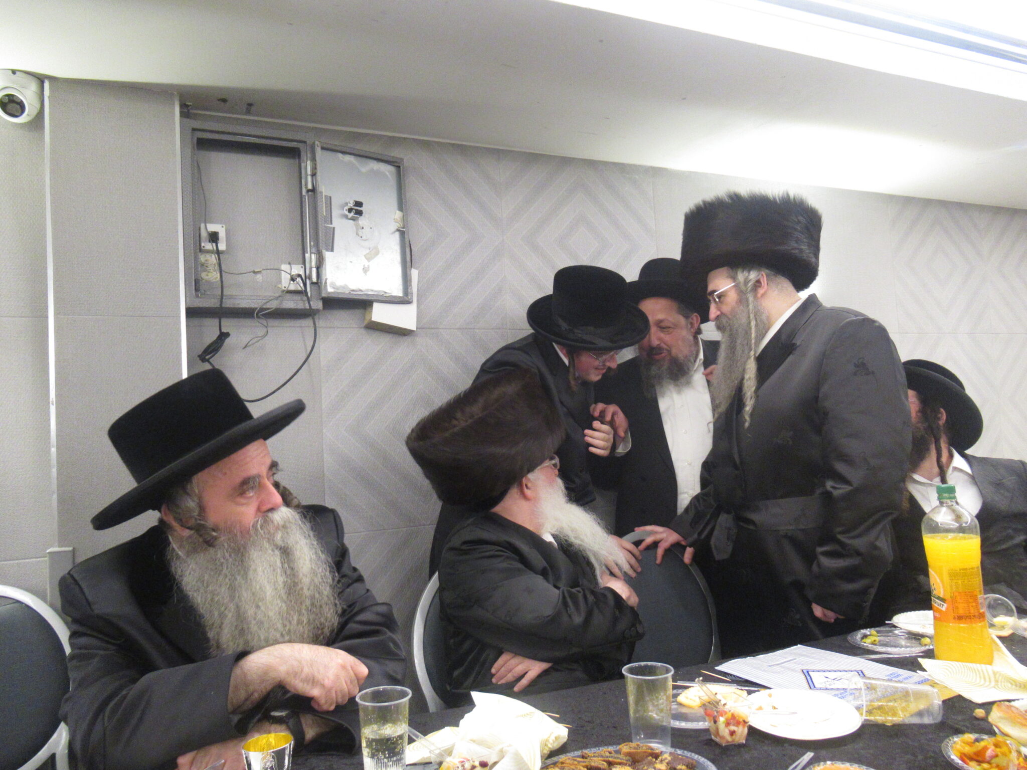 גלריה: שמחת האירוסין לנכדת האדמו"ר מקארלי